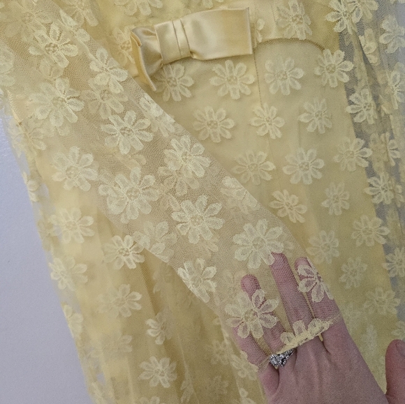 Vintage Union Made Yellow Spring Easter Dress Floral Lace Overlay Sheer Size 10 - Picture 3 of 16